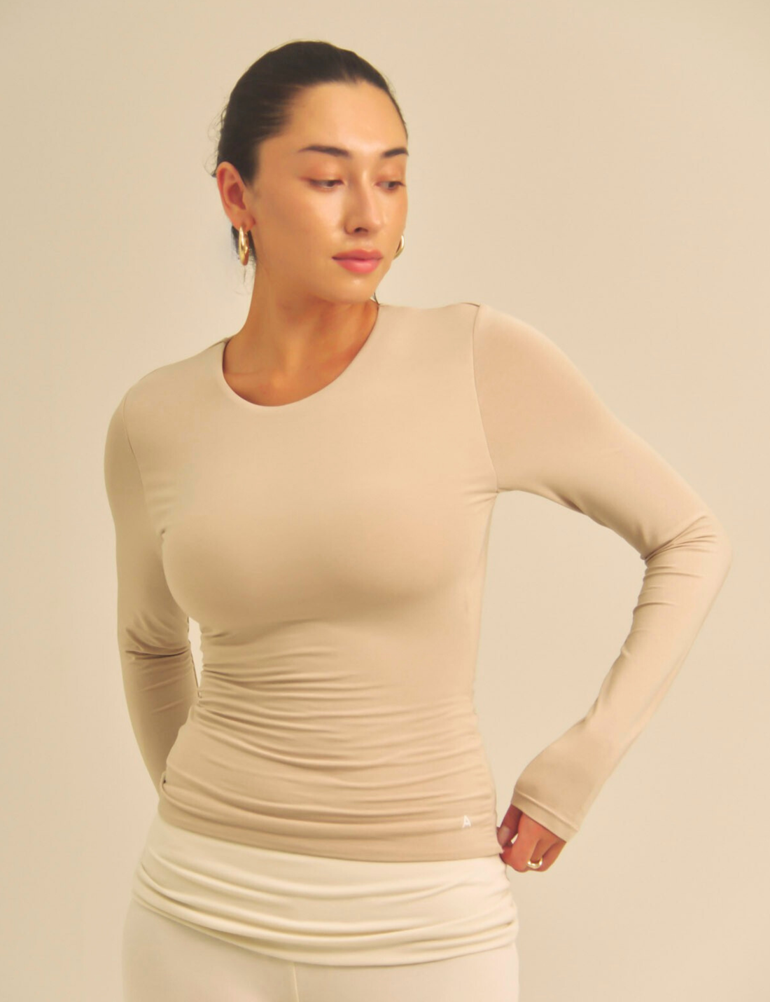 【COMING SOON】Aurafit Padded Long Sleeve Top / 亜麻色(greige)