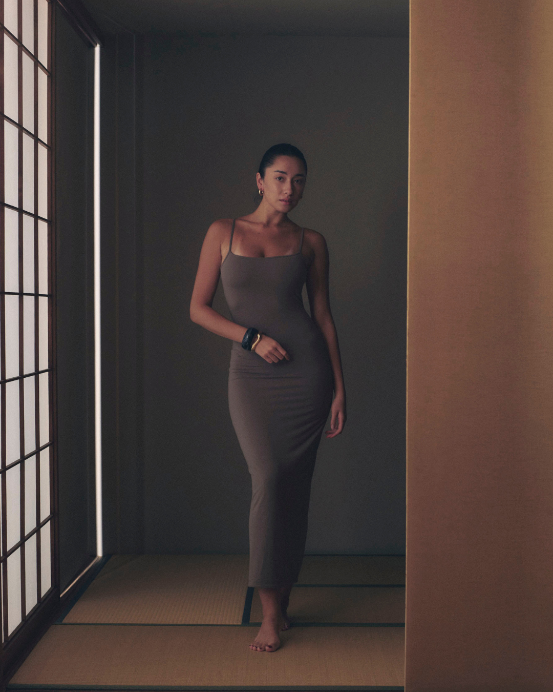 【9/27より発送】Aura Fit Padded Maxi Camisole Dress / 紫鼠(charcoal)