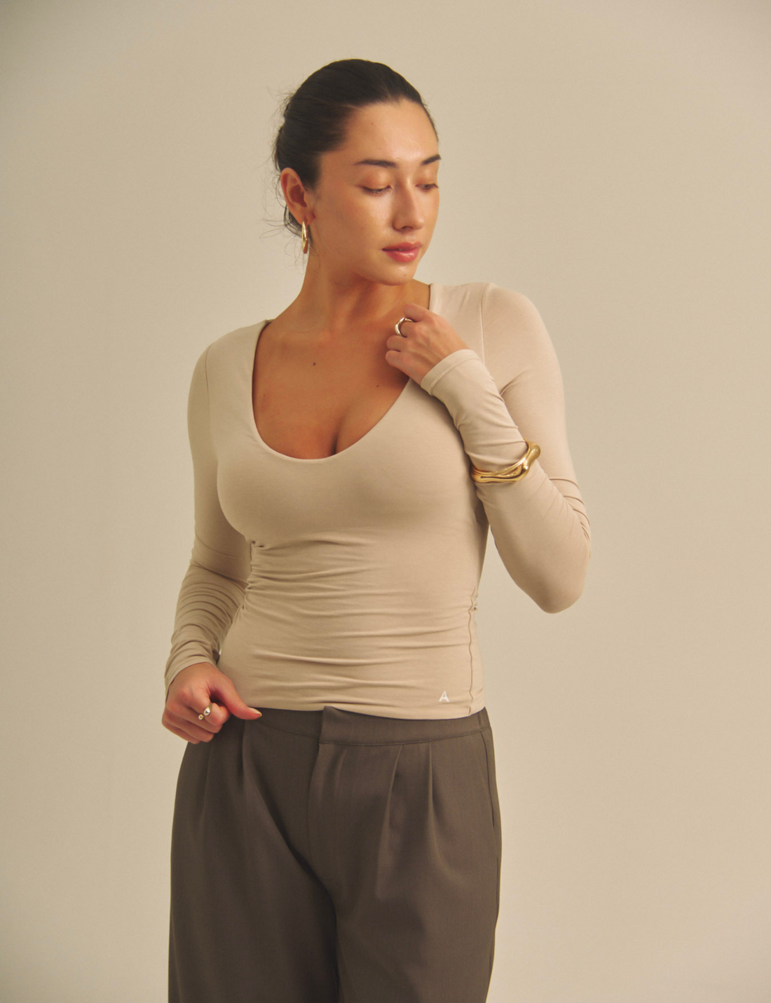 Aurafit V-Line Padded Longsleeve / 亜麻色(greige)