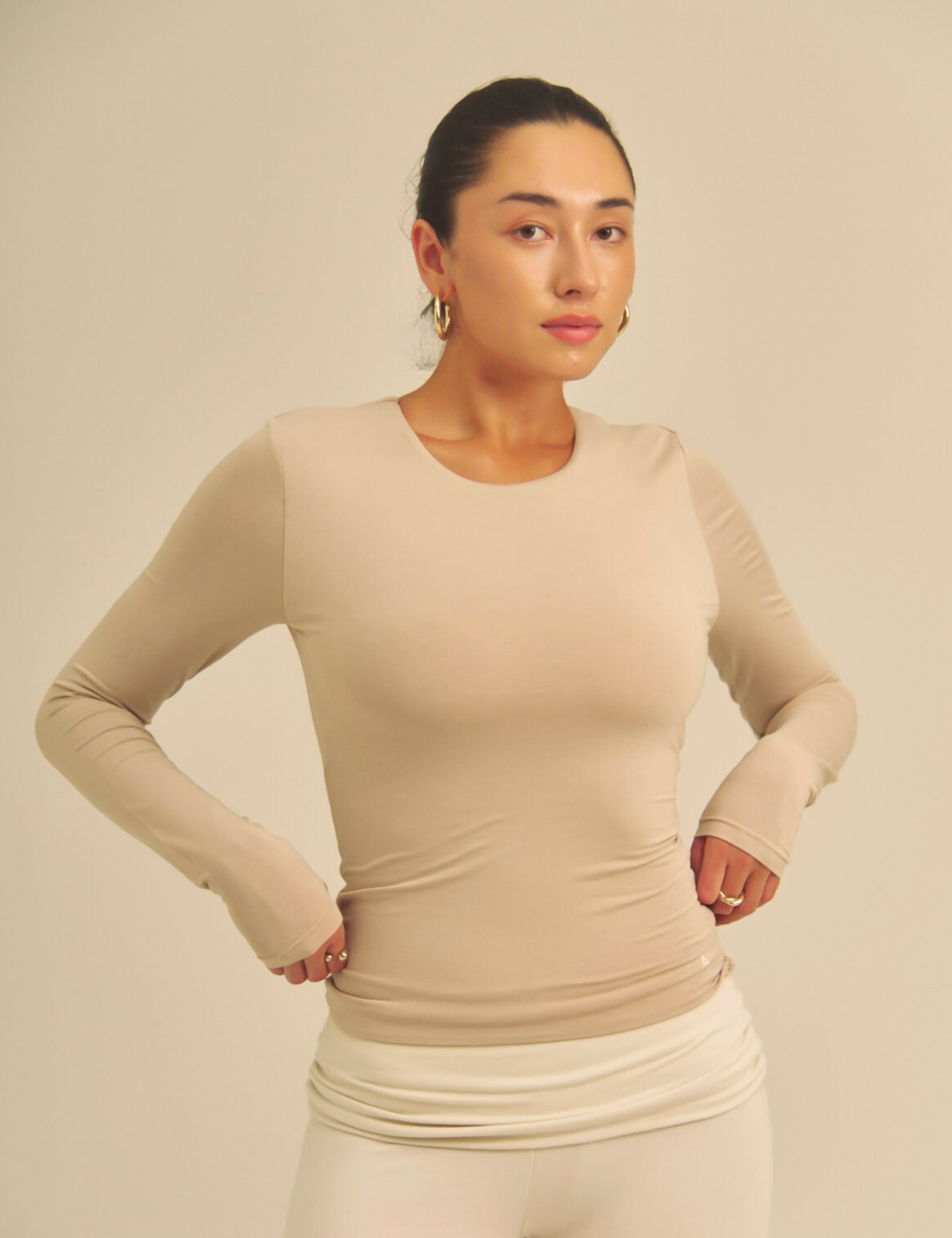 【COMING SOON】Aurafit Padded Long Sleeve Top / 亜麻色(greige)