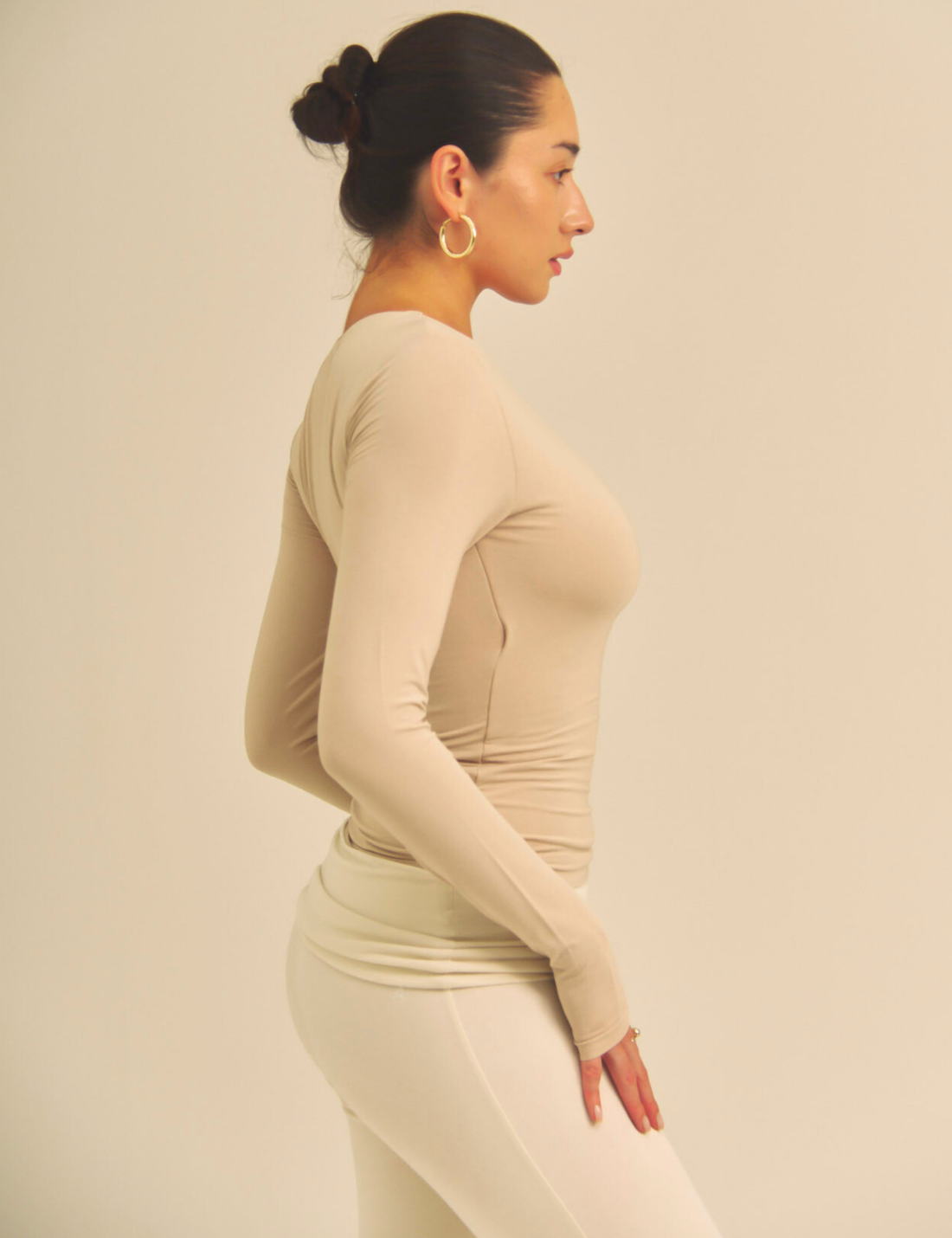 【COMING SOON】Aurafit Padded Long Sleeve Top / 亜麻色(greige)