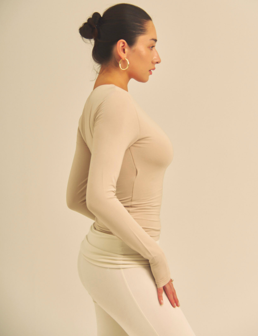 【COMING SOON】Aurafit Padded Long Sleeve Top / 亜麻色(greige)