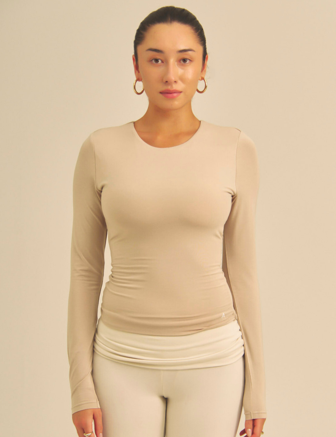 【COMING SOON】Aurafit Padded Long Sleeve Top / 亜麻色(greige)