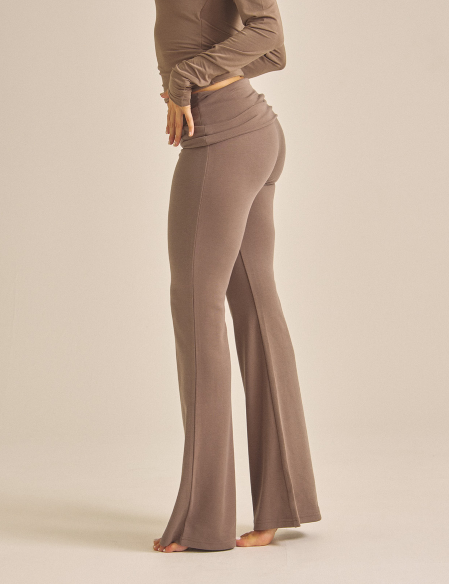 【COMING SOON】LuxeFit Flare Leggings / 紫鼠(charcoal)