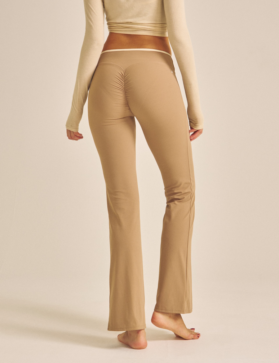 Maple Curve Flare Leggings / 白茶(beige)