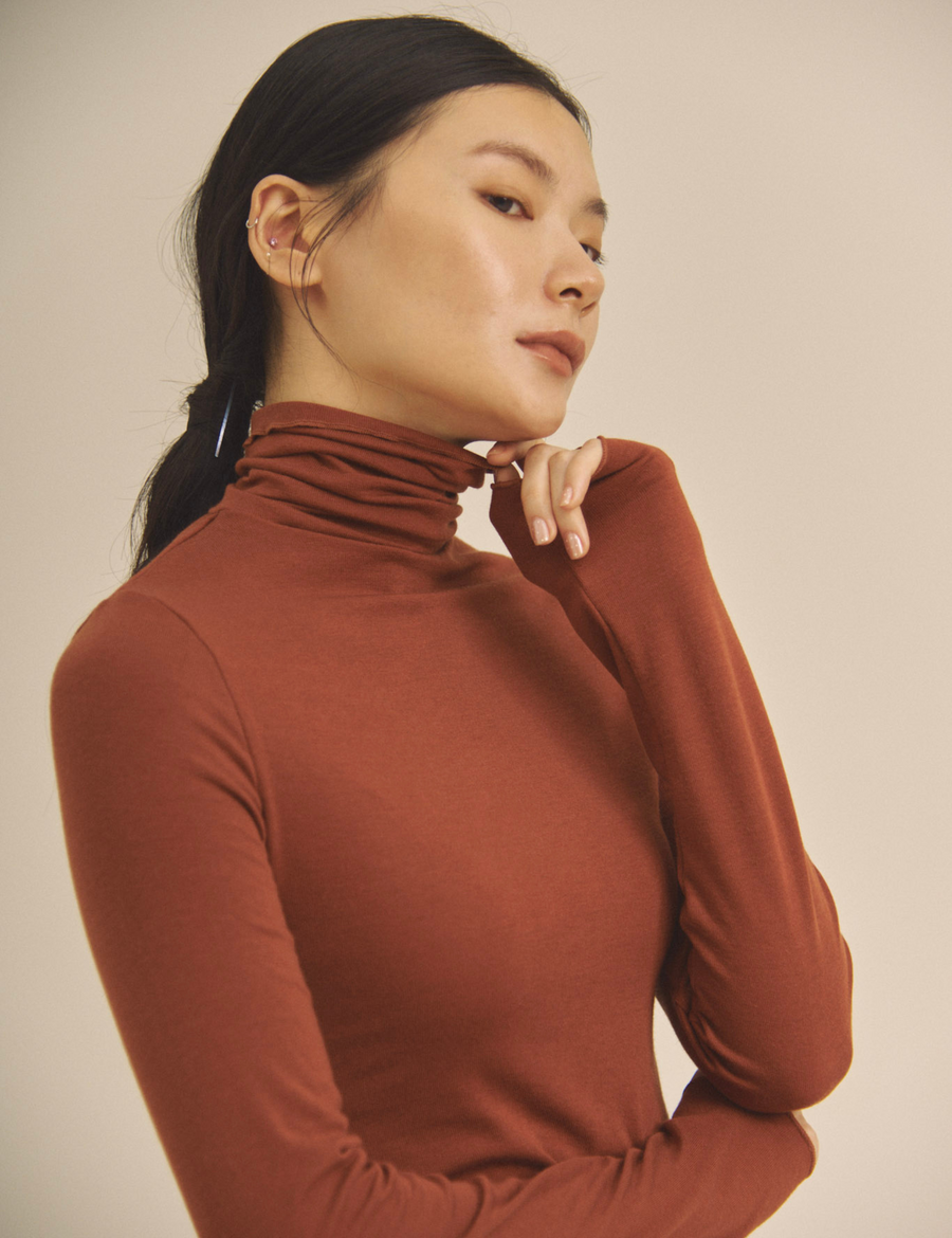 Sheer Grace Turtleneck / 赤丹 (Teracotta)
