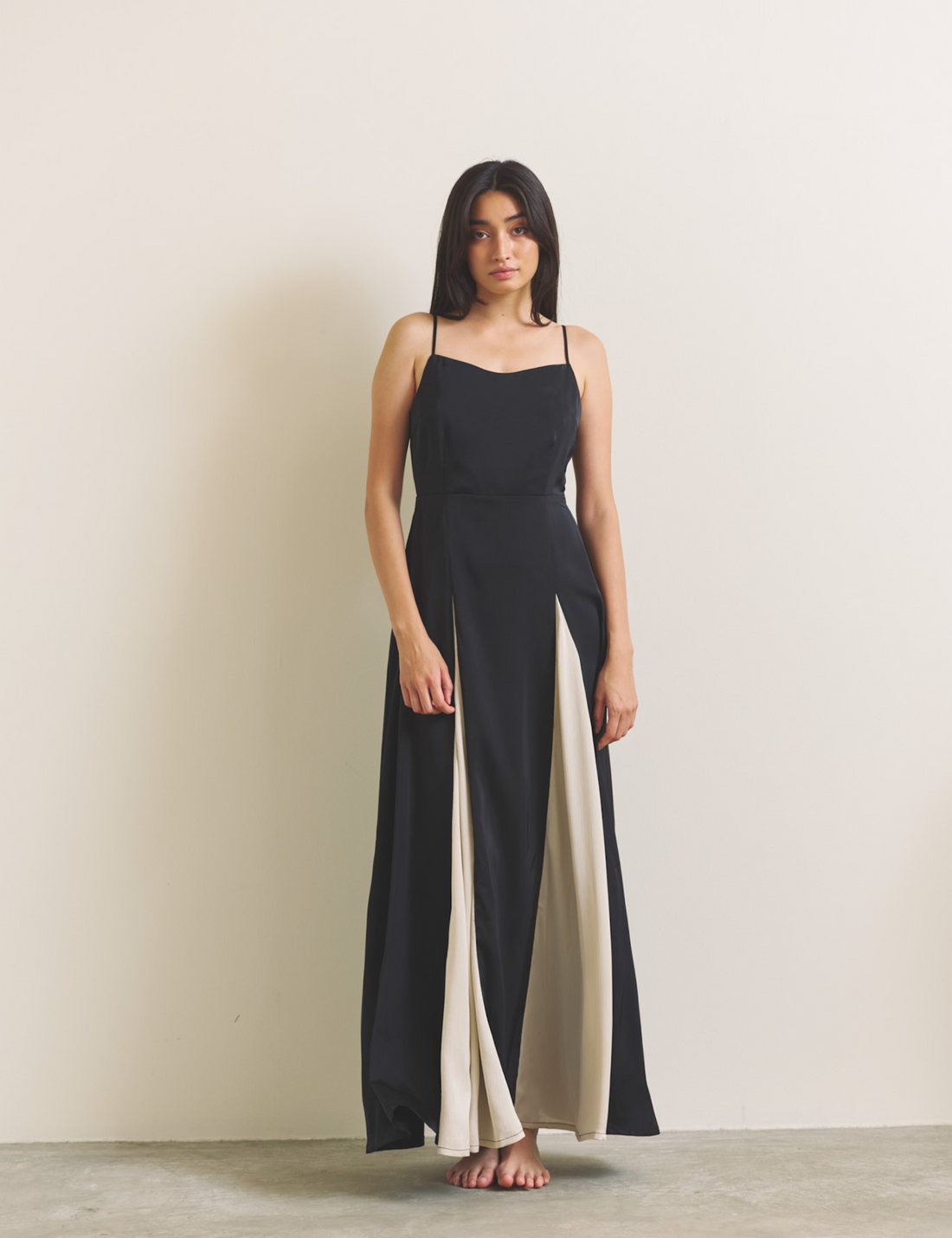 Rich Satin Bloom dress / 墨(black)