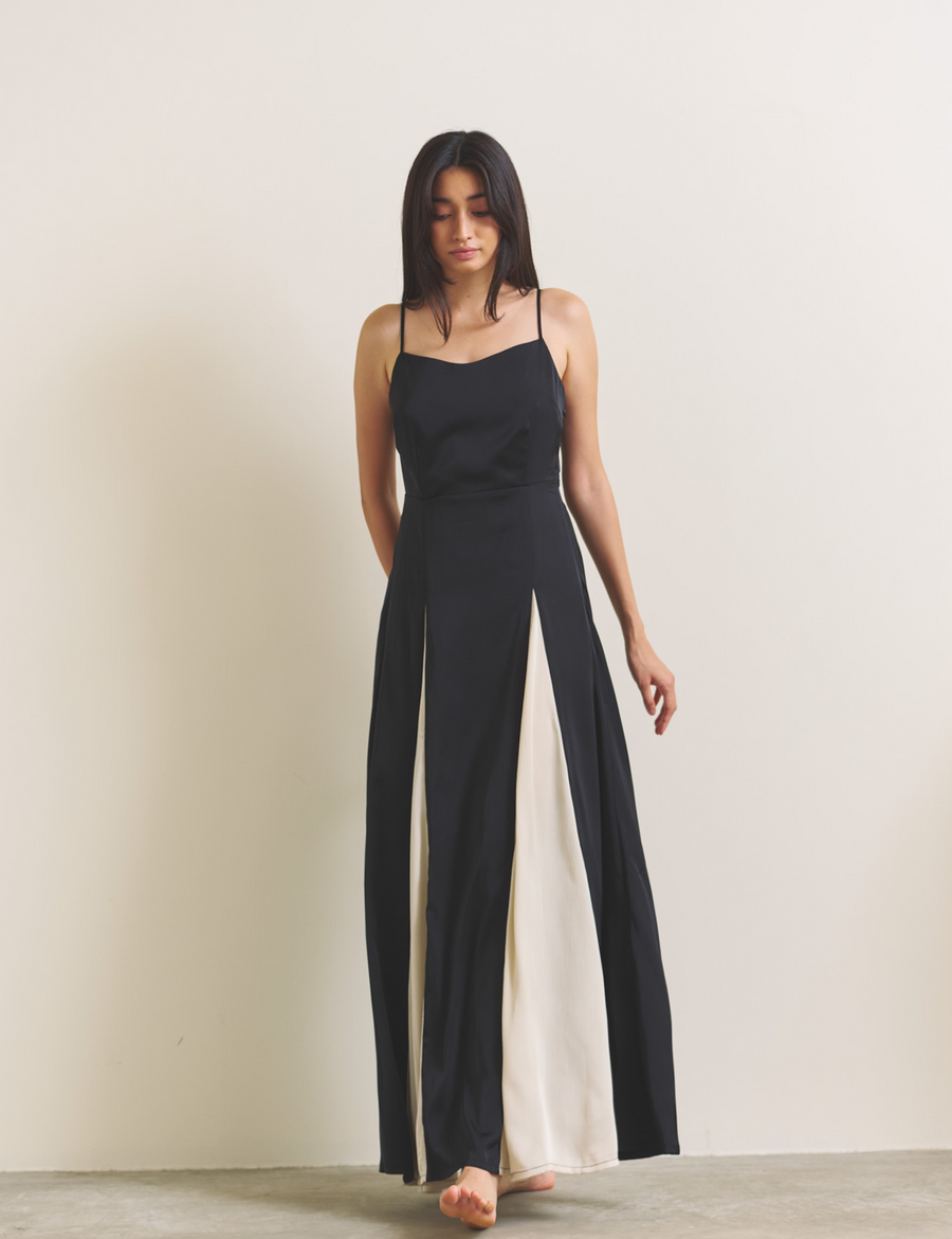 Rich Satin Bloom dress / 墨(black)