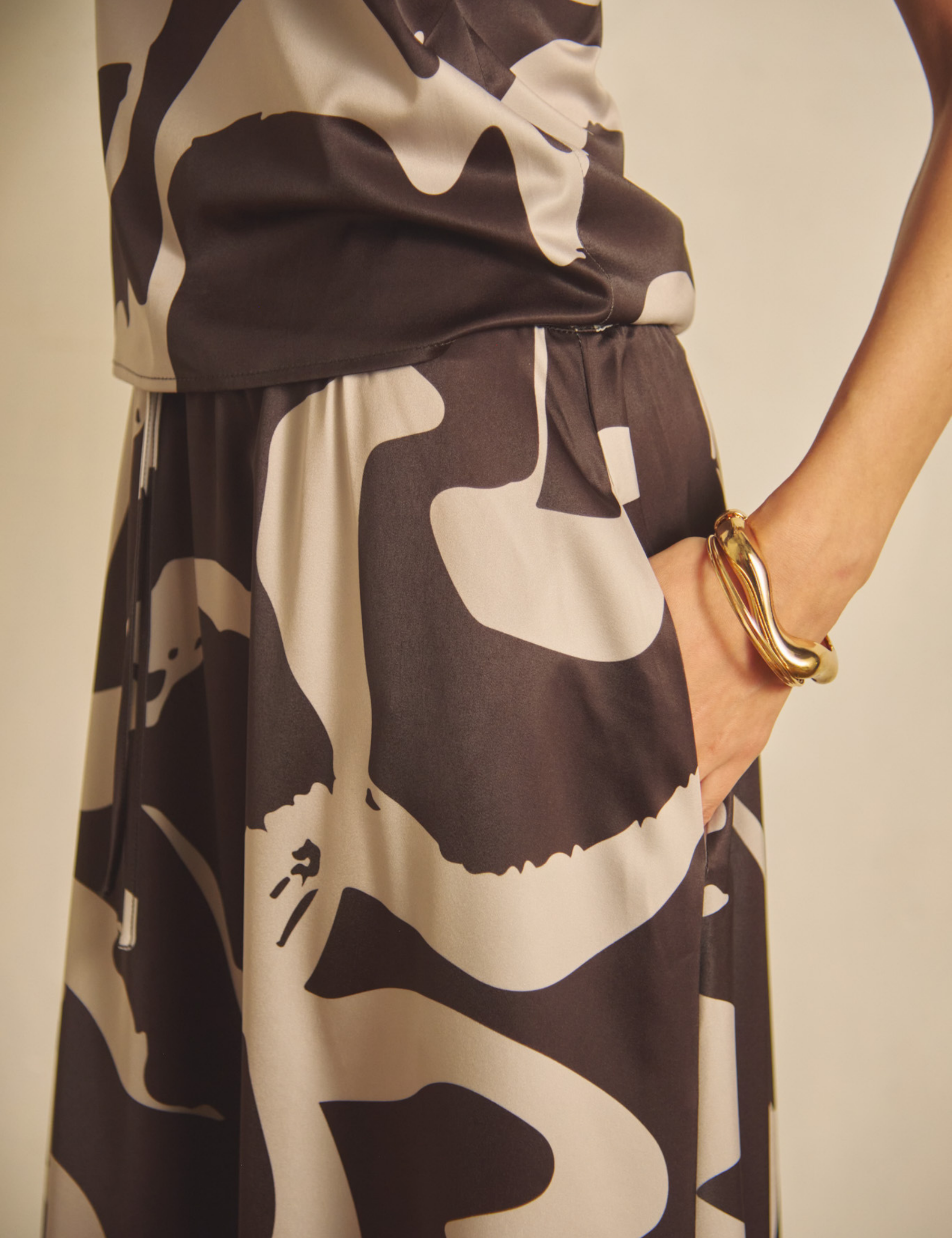 Fude Silky Satin Skirt / Kachiro (brown)