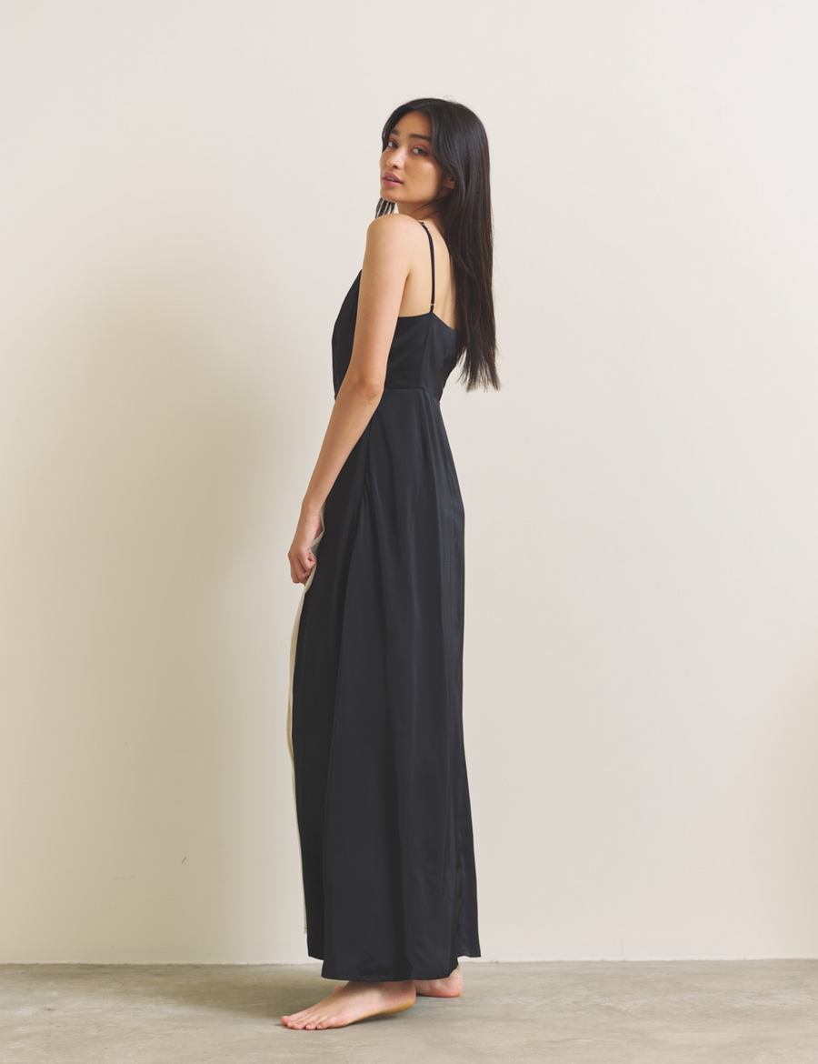 Rich Satin Bloom dress / 墨(black)