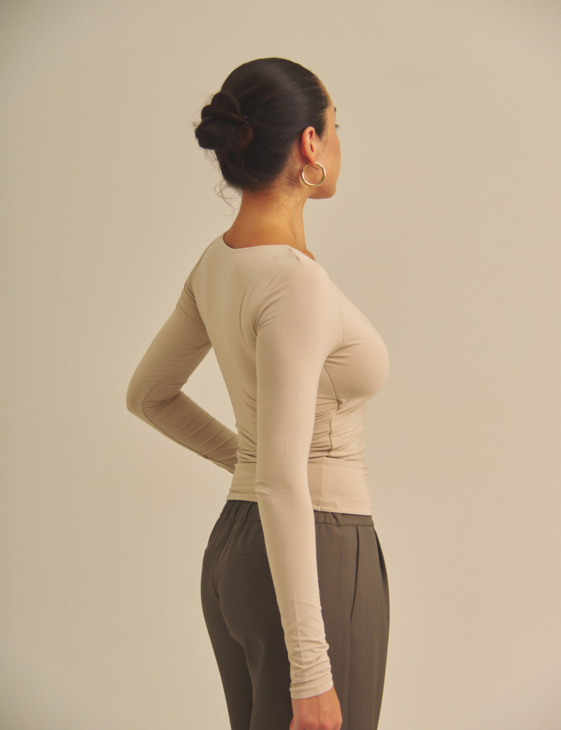 Aurafit V-Line Padded Longsleeve / 亜麻色(greige)