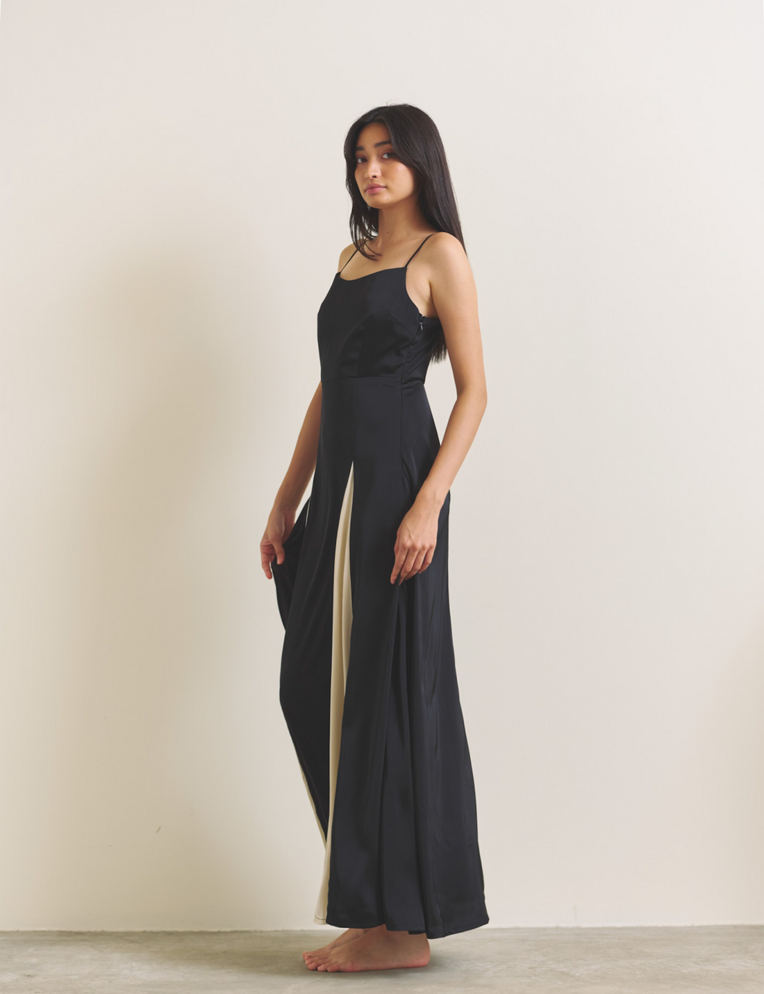Rich Satin Bloom dress / 墨(black)