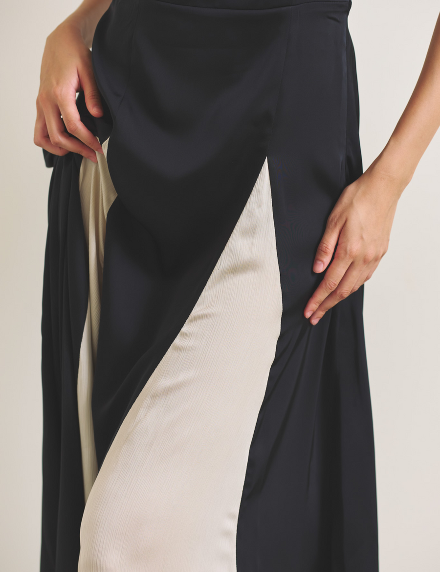 Rich Satin Bloom dress / 墨(black)