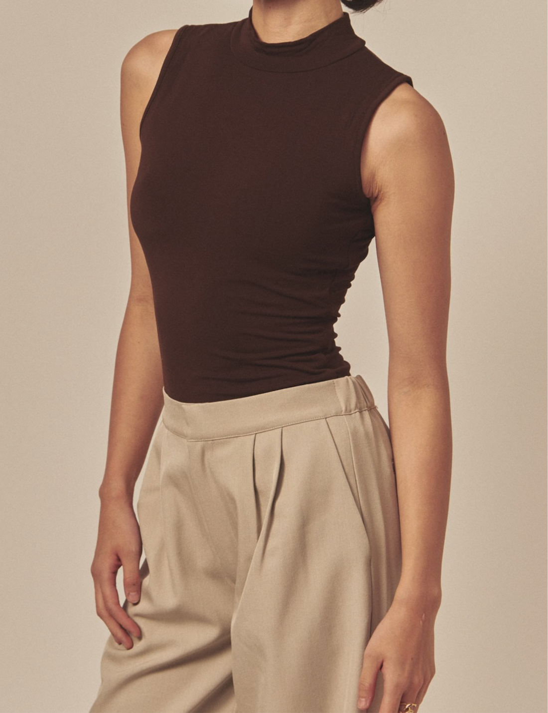 AuraFit NeckHug Padded Tank / 枯茶(brown)
