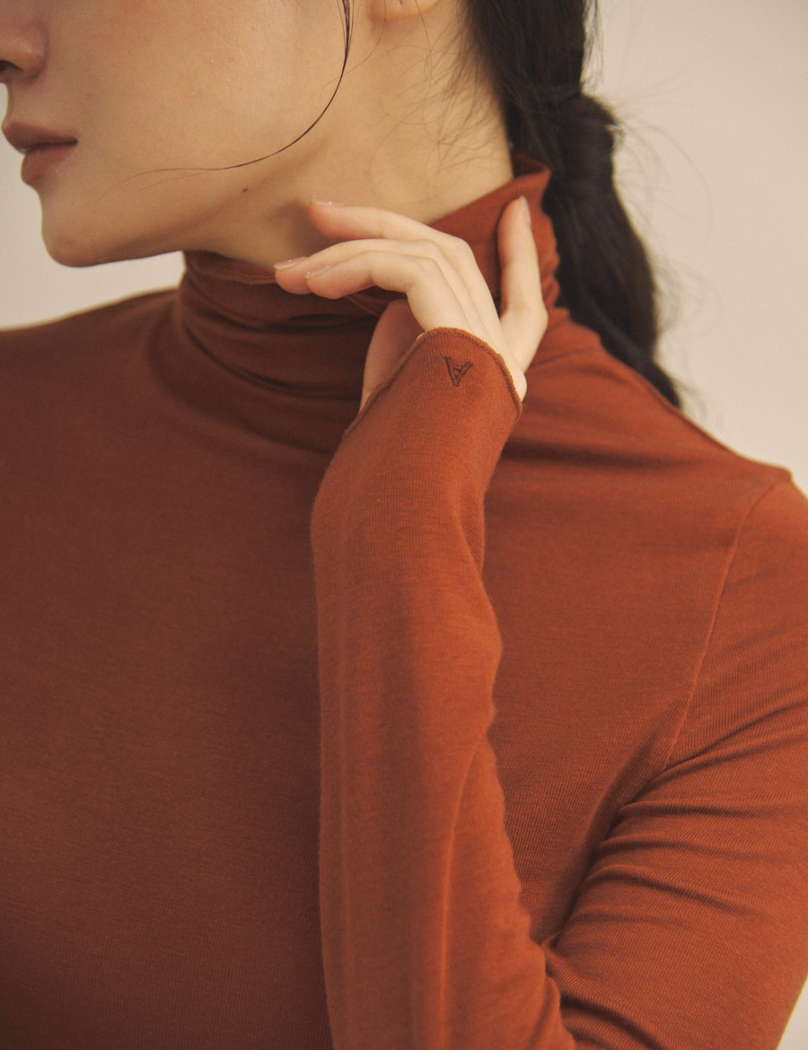 Sheer Grace Turtleneck / 赤丹 (Teracotta)