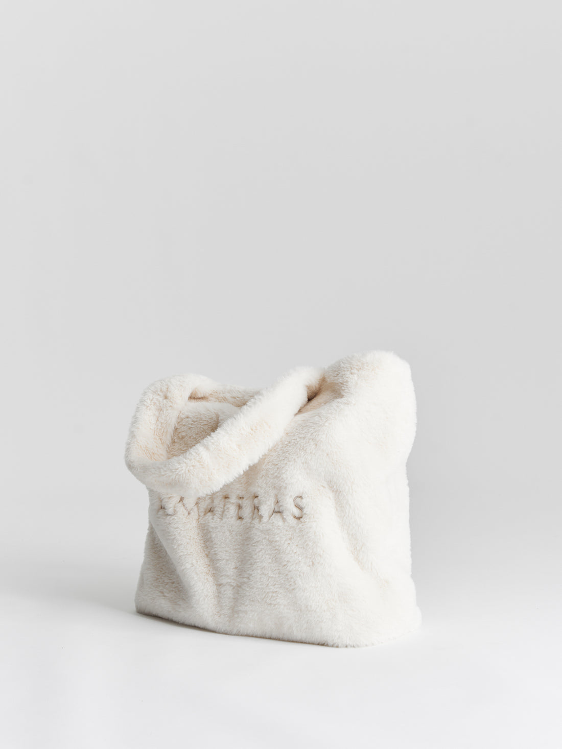 fuzzy tote / ivory