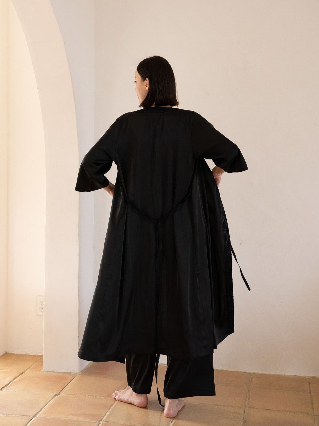 classic georgette satin robe / 墨(black)