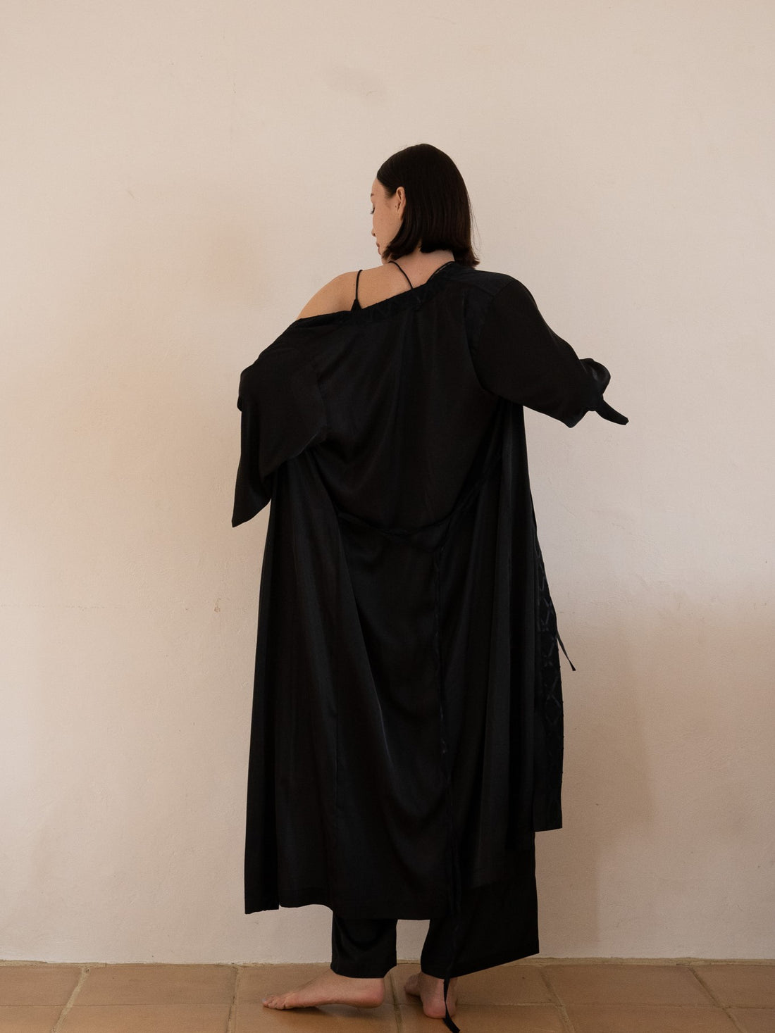 classic georgette satin robe / 墨(black)