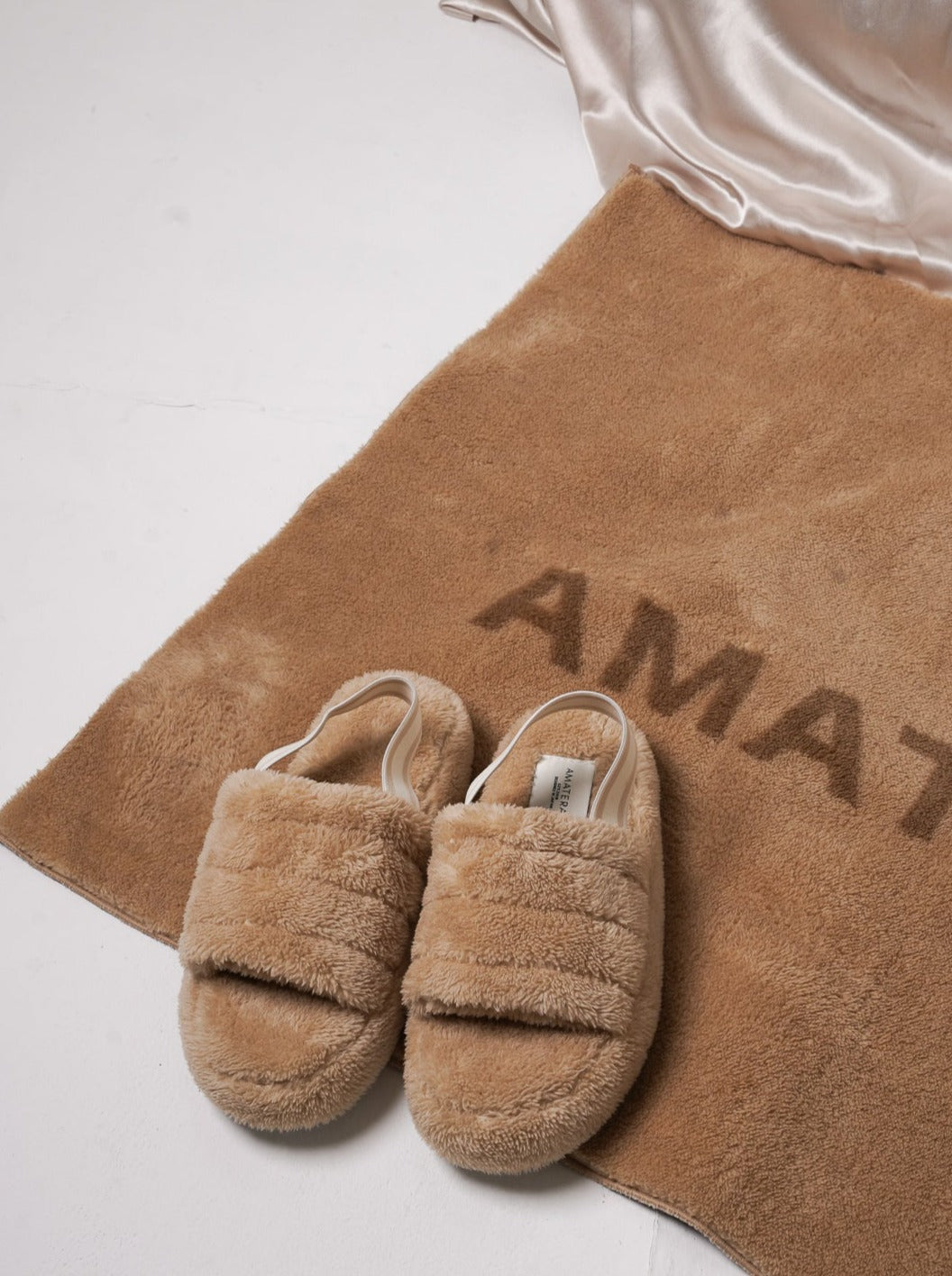 comfort fluffy slippers / 胡桃(beige)