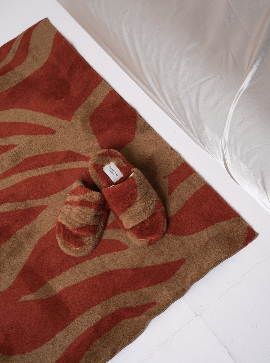 soft rug floor mat / brown