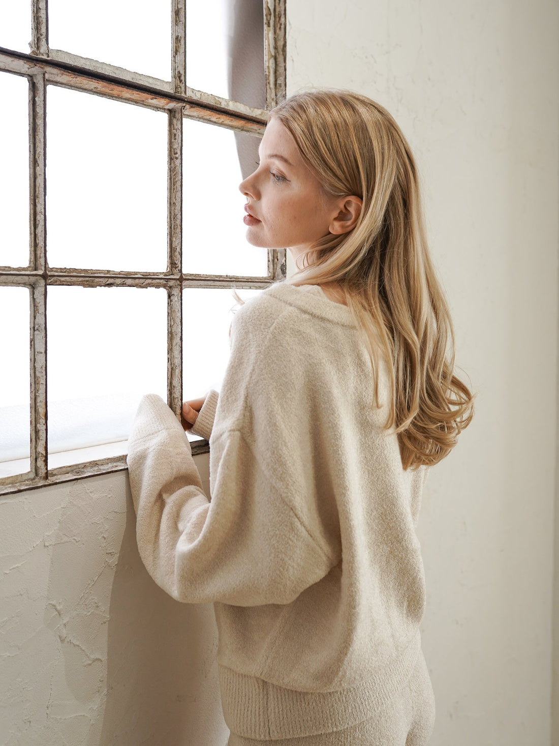 feather knit over-sweater