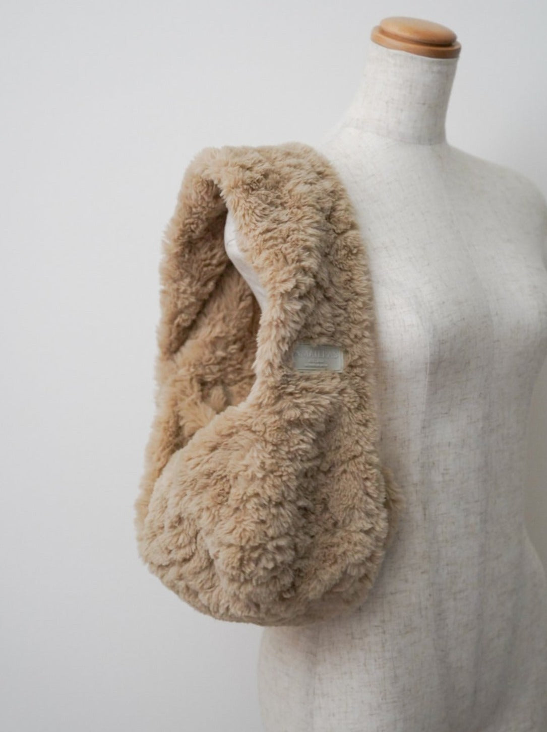 winter fuzzy shoulder bag / 胡桃(light brown)