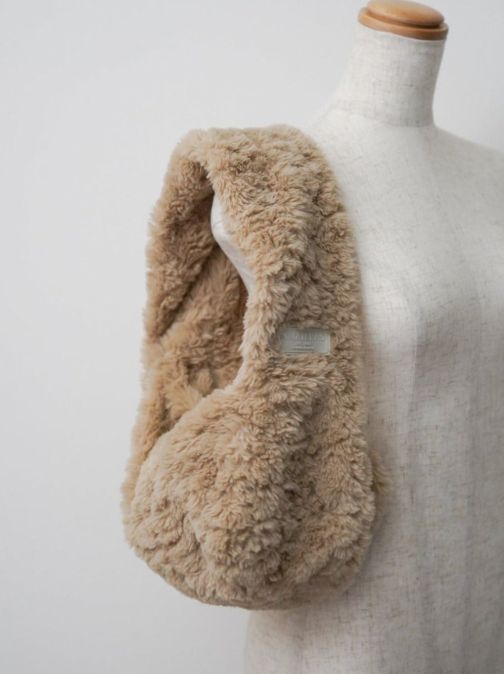 winter fuzzy shoulder bag / 胡桃(light brown)