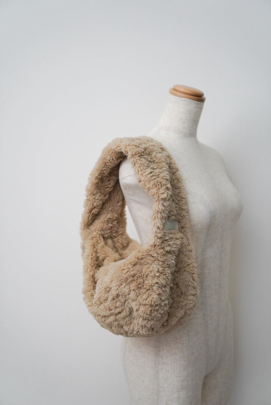 winter fuzzy shoulder bag / 胡桃(light brown)