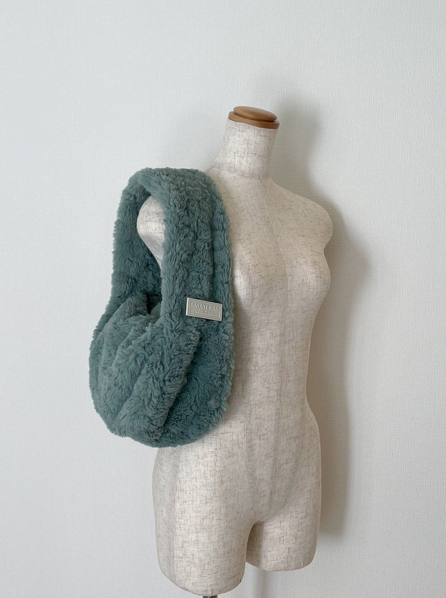 winter fuzzy shoulder bag / 薄花(light blue)