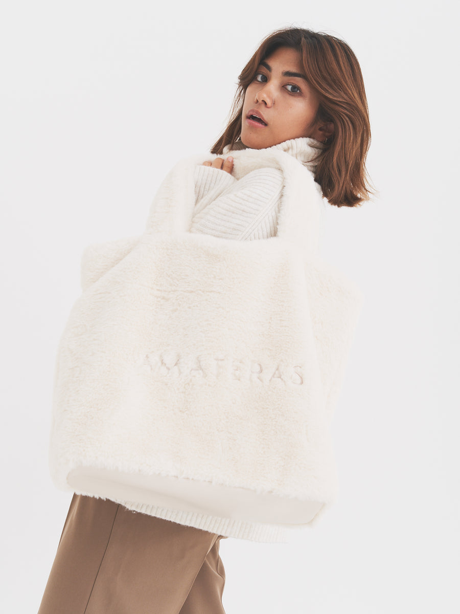 fuzzy tote / ivory