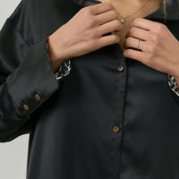 elegant milky satin long shirt / 墨 (black)