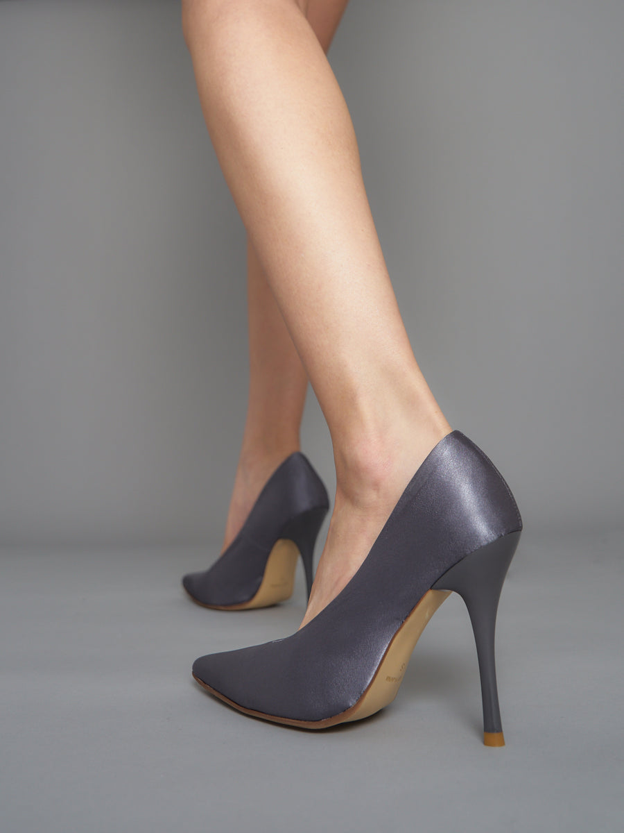 satin wrapped style up heels / gray