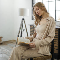 milky satin lace-slit pants / beige