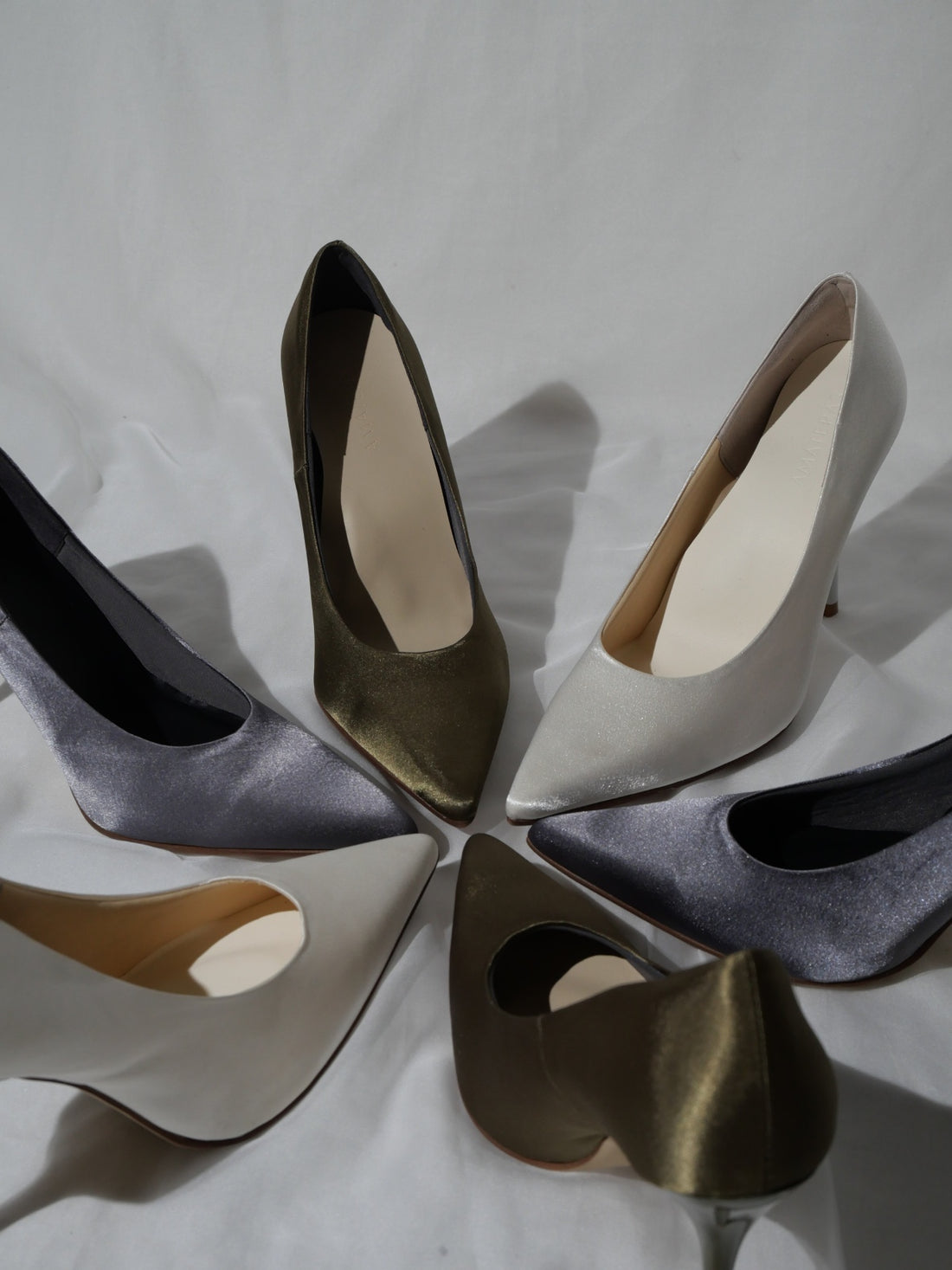 satin wrapped style up heels / gray