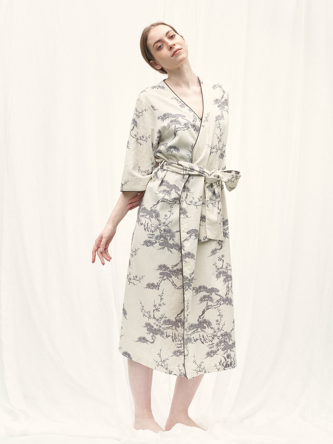 luxe KIMONO robe / 白花 (ivory)