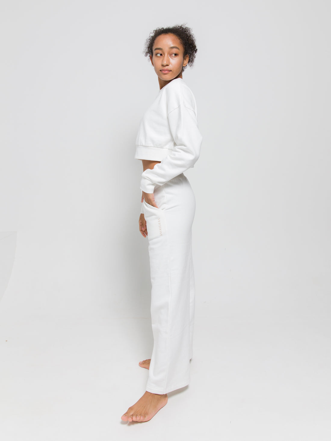 crop top wide cut tracksuit / white