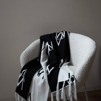 monotone logo knit scarf